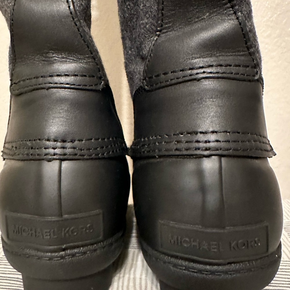 Michael Kors Easton Flannel and Rubber Rain Boot
Black Gray Size 6 - Picture 10 of 11
